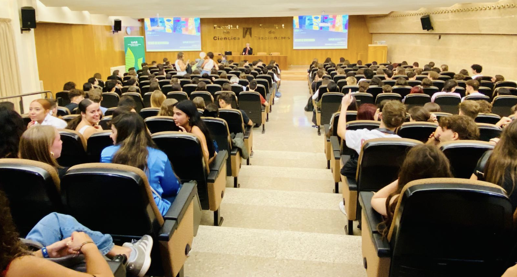 Sessió de benvinguda al. urs 2024-25 de la facultat de Biociències